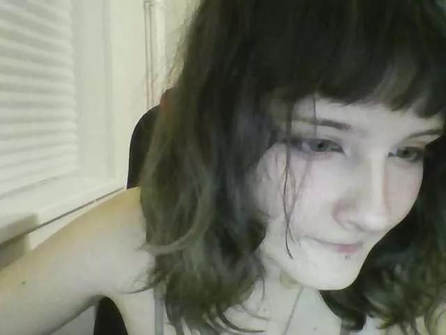 Lunette on BongaCams