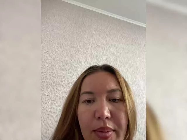 Offline LynnMonica on BongaCams