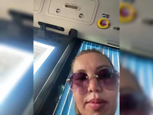 Offline LynnMonica on BongaCams