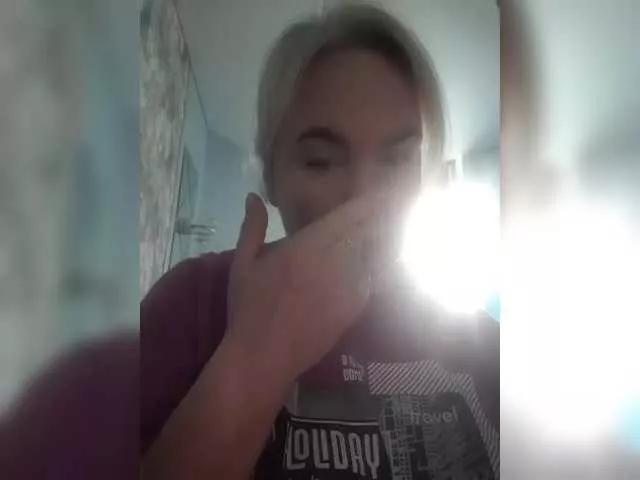 Admire MadisonLove, she wants to masturbate for you MadisonLove from BongaCams