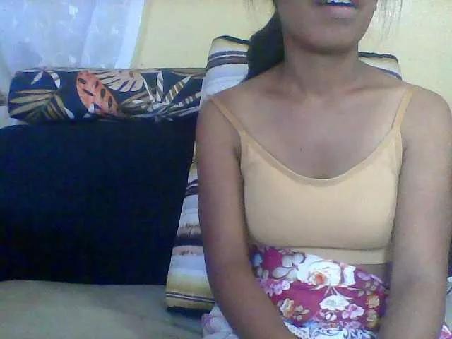 Admire Maellah31, she wants to masturbate for you Maellah31 from BongaCams