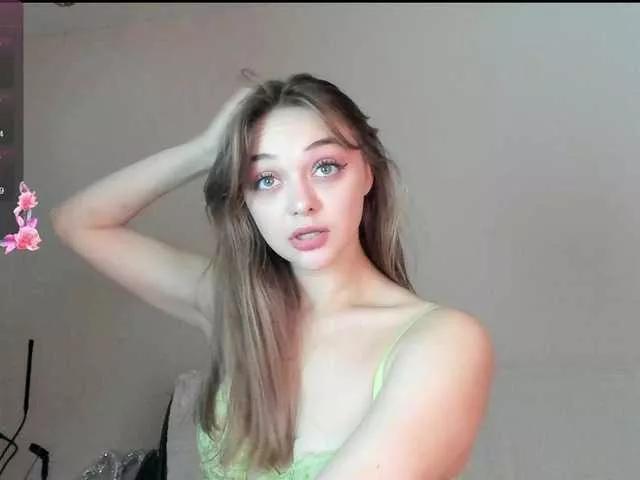 Offline may-flower on BongaCams