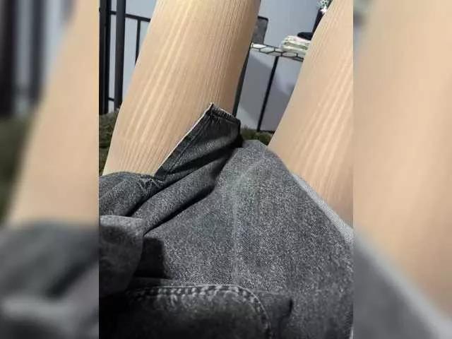 Offline MaybeForYou- on BongaCams