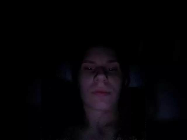 Freechat me-la-nia19 on BongaCams