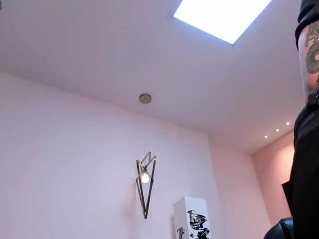 Explore gorgeous stripper MeganCross MeganCross from BongaCams