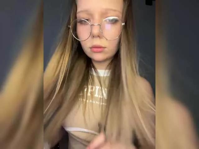 MelMooon on BongaCams