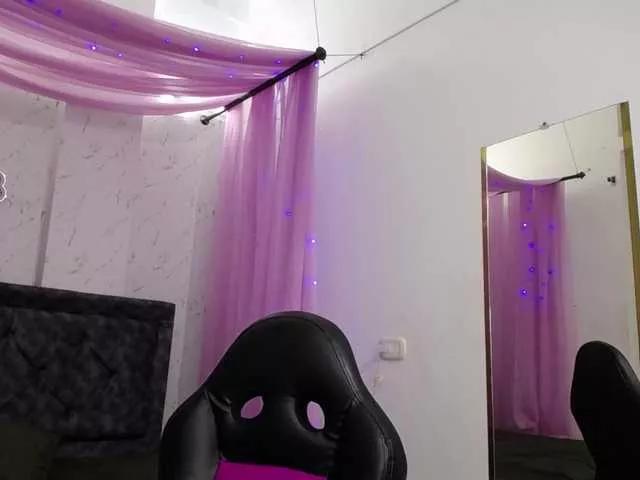 Offline mia-thommson on BongaCams