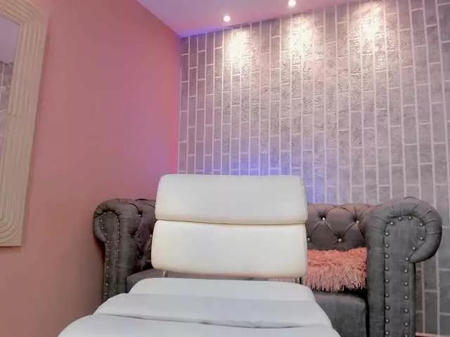 Offline MiaaDavis on BongaCams