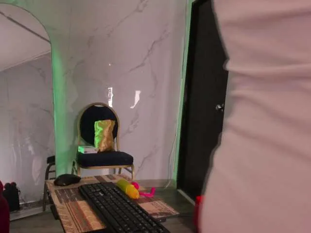 MiaFox03 — Hello guys  #blowjob #New, #Latina, #Anal, #Squirt, #Feet