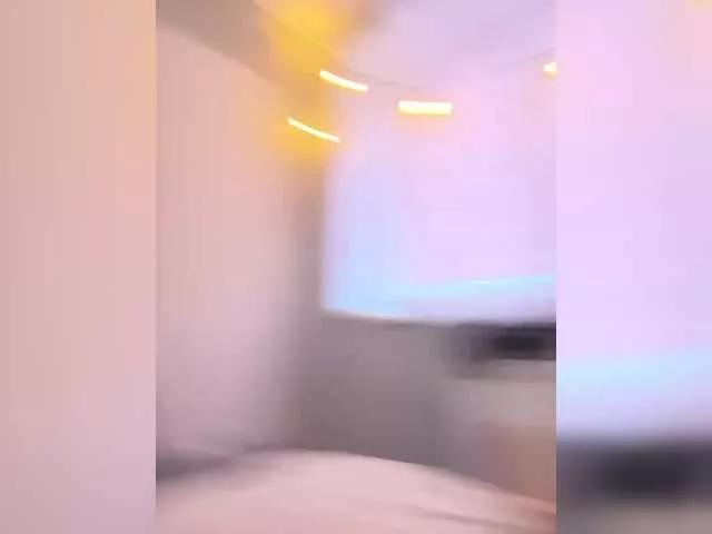 Mini-mi on BongaCams