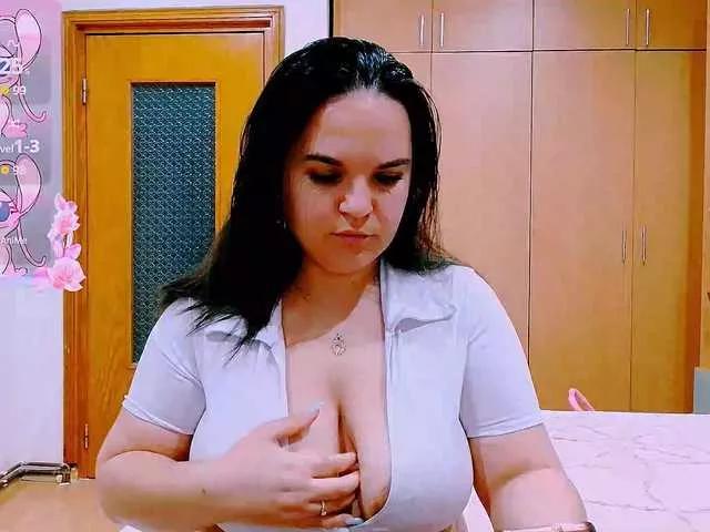 Offline minnie-ella on BongaCams