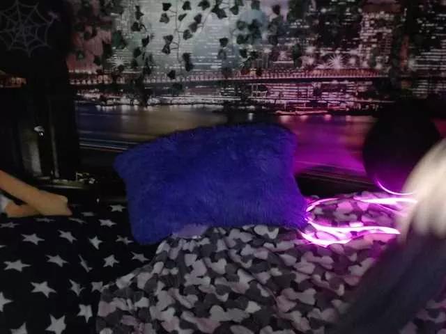 Offline miss-kapriz-love on BongaCams