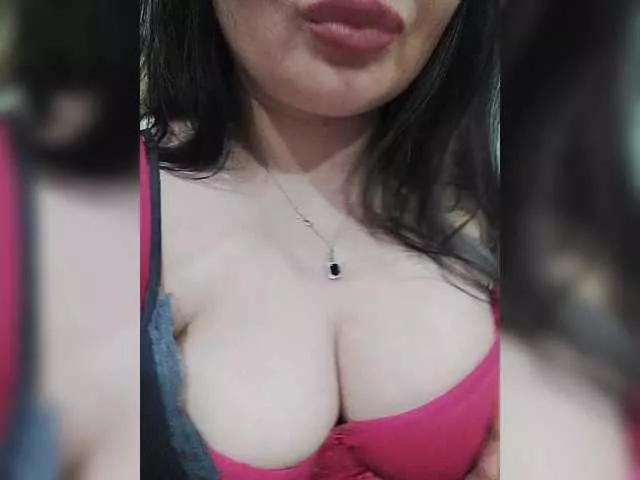 Offline Monica- on BongaCams