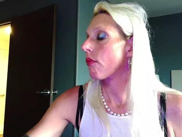 Offline mylfGlama on BongaCams