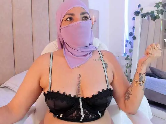 naylaa- on BongaCams