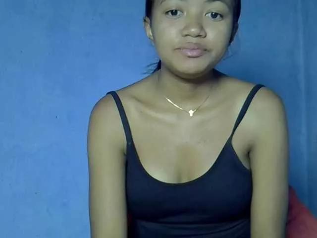 Nickylouama from BongaCams