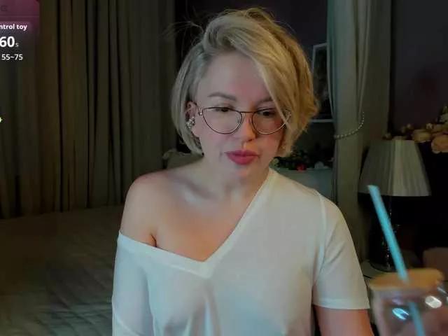 Nikki-Kai on BongaCams