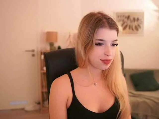 Offline peachyliana on BongaCams