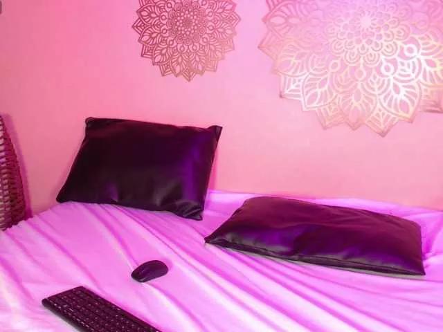 PetiteLuxury on BongaCams