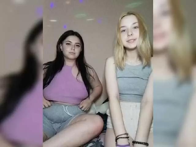 petites-reines on BongaCams 
