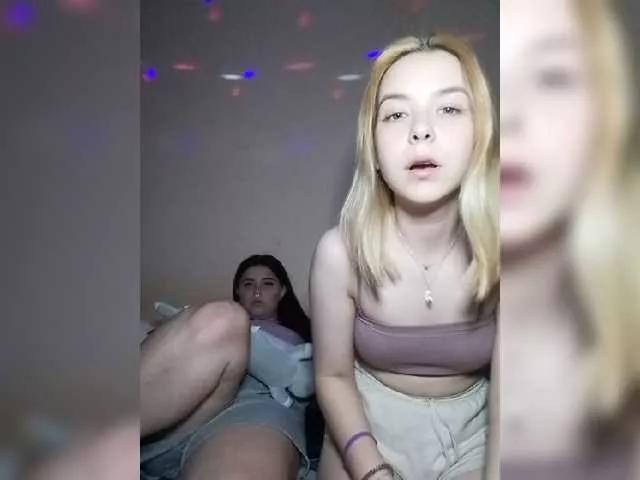 petites-reines on BongaCams 