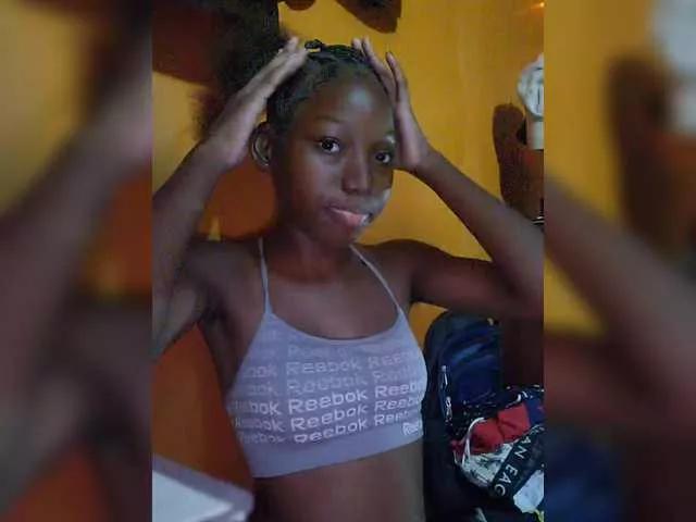 Queenbee212 on BongaCams 