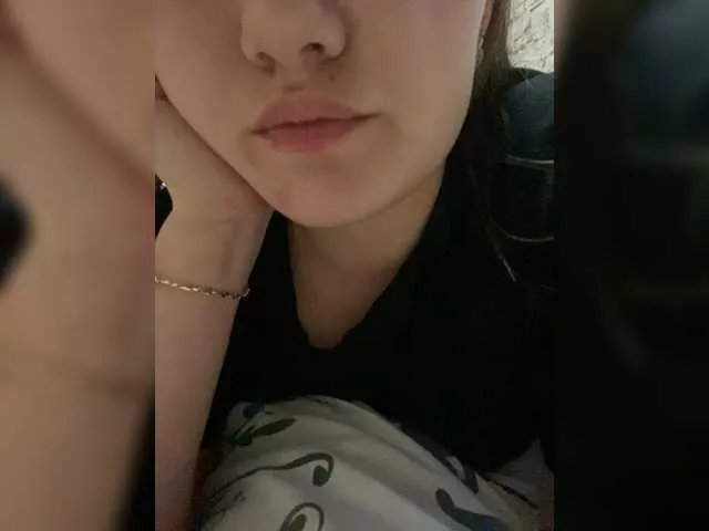 Offline Regina-Lynne on BongaCams