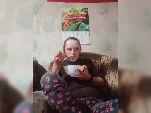 Freechat REPTILIAY on BongaCams