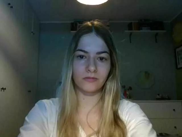 RosieJune on BongaCams
