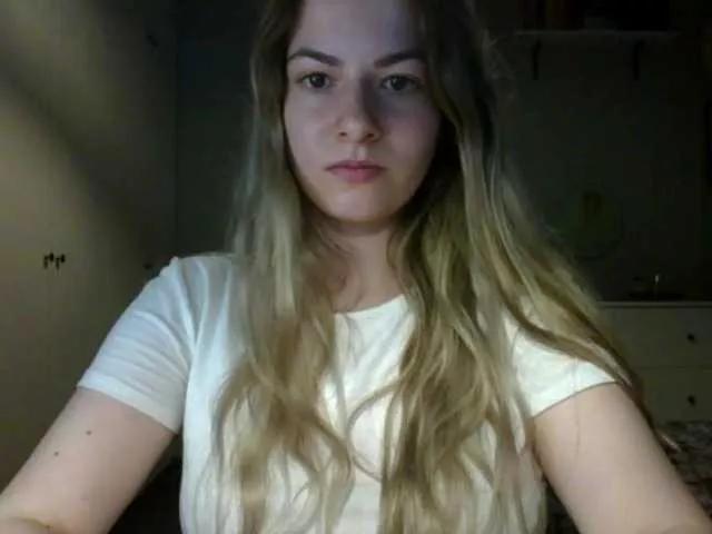 Naked RosieJune wants you to fuck her body now RosieJune from BongaCams
