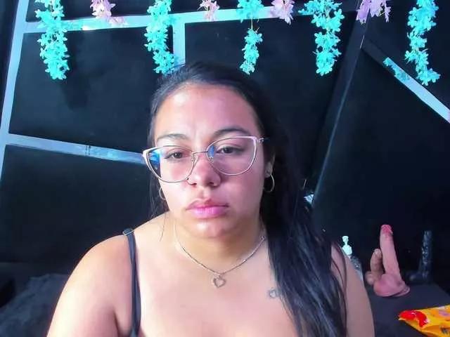 Discover RossiVioleta, she wants to masturbate for you RossiVioleta from BongaCams