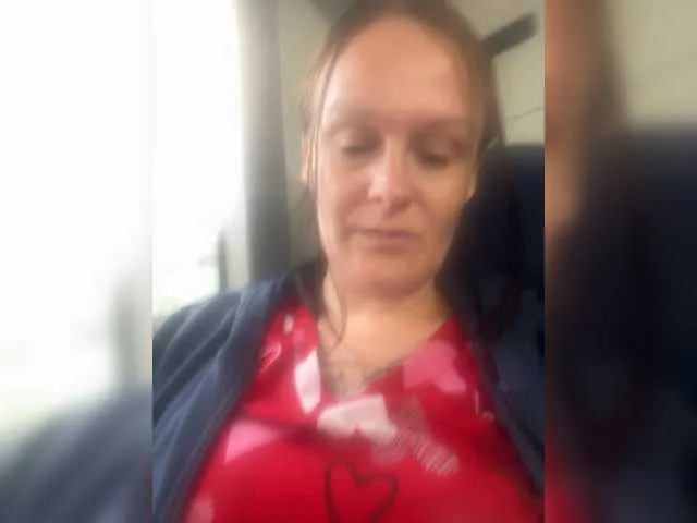 S3xylilplaytoy69 — Tease and please my wet pussy with tips!