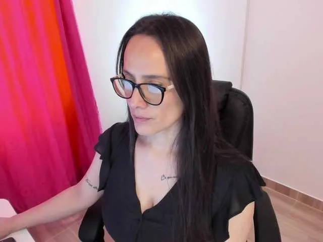 Sahaara on BongaCams