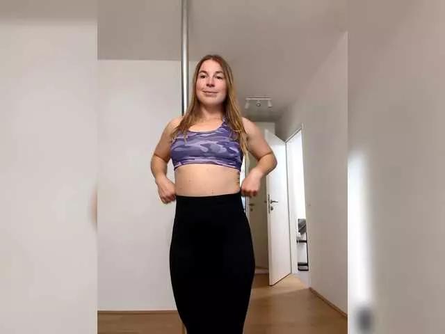 Offline Sarahrose on BongaCams