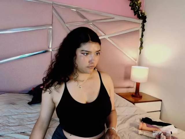 Sarayland on BongaCams