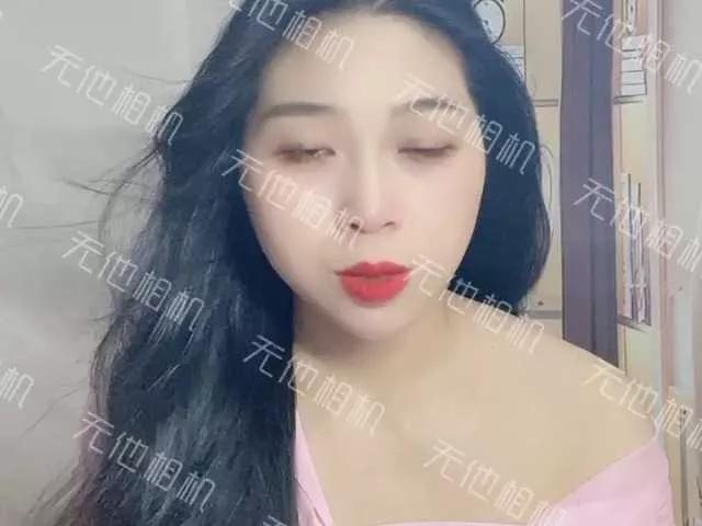 Strawberry18 on BongaCams