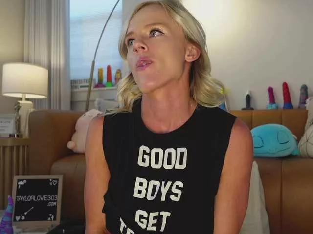 TaylorLove303 on BongaCams