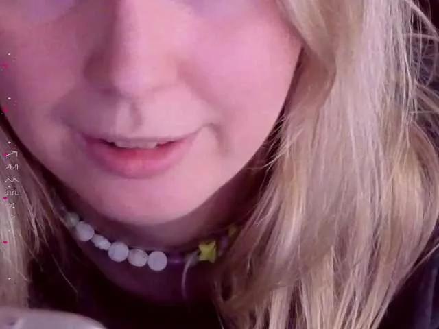 Offline TenderLionett on BongaCams