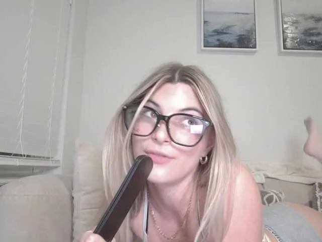 TheRosieCheeks on BongaCams