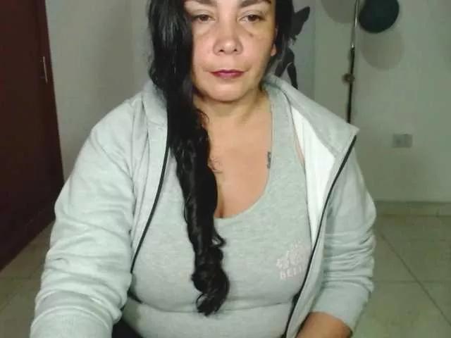 Freechat vivian-milf-paint on BongaCams