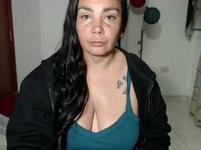 Freechat vivian-milf-paint on BongaCams