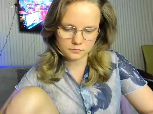 Cute WebSamkaa wants you to fuck her body now WebSamkaa from BongaCams