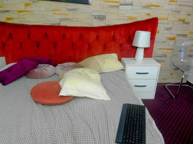 YasmineSly on BongaCams