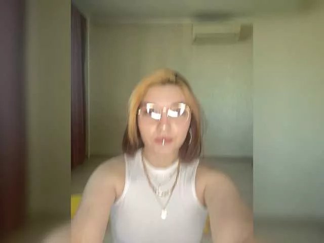 Offline yourwetdream on BongaCams