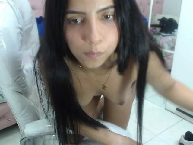 zoe-cortezz on BongaCams