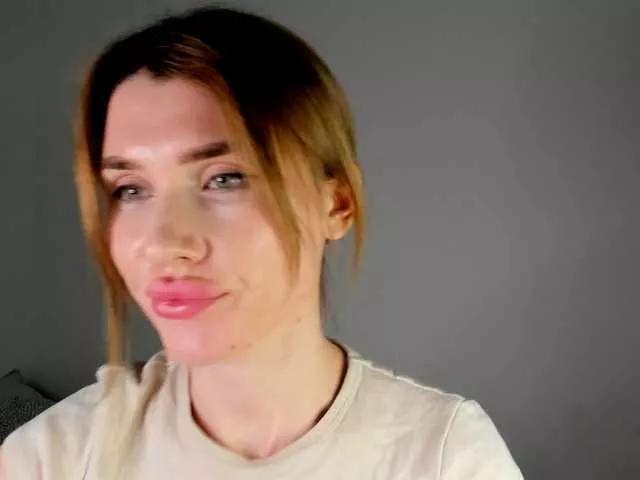 ZoiKissy on BongaCams 