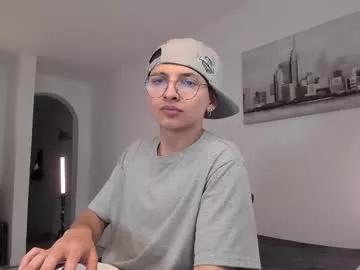 Away a_lejandro_08 on Chaturbate