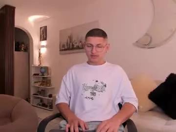 Away a_lejandro_08 on Chaturbate