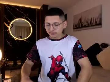 Away a_lejandro_08 on Chaturbate