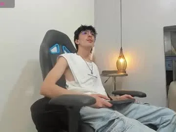 alex_briight — GOAL: Cum Show [1109 tokens remaining] Welcome to my room! #18 #new #latino #bigcock #cum